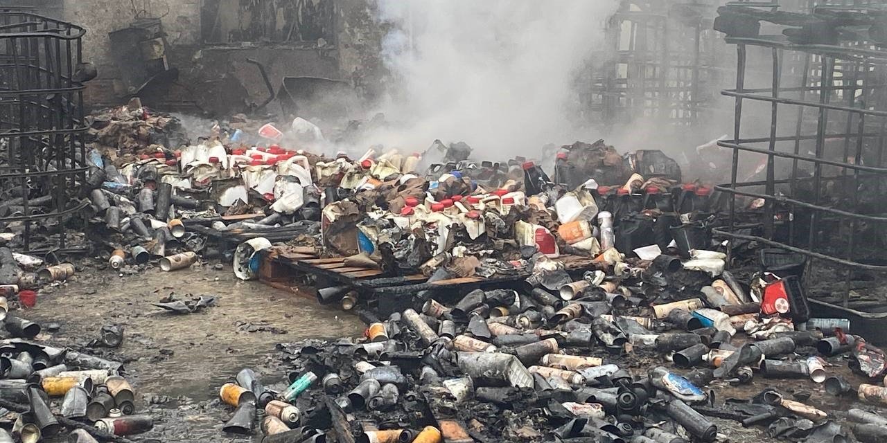 Gebze’deki temizlik malzemesi deposunda çıkan yangın kontrol altına alındı