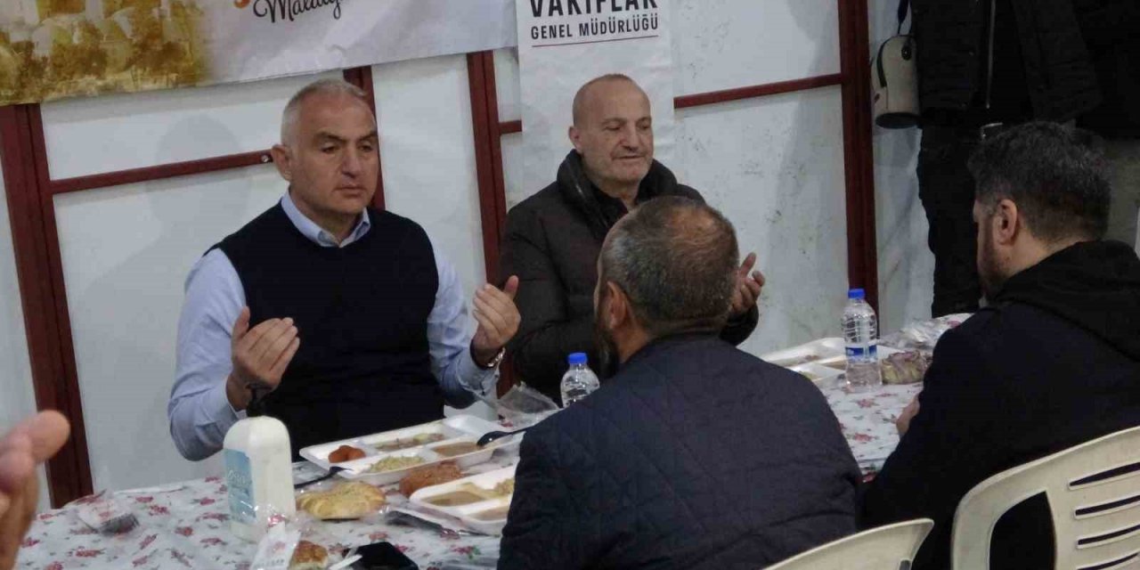 Bakan Ersoy: “Bu afeti el ele vererek birlikte atlatacağız”