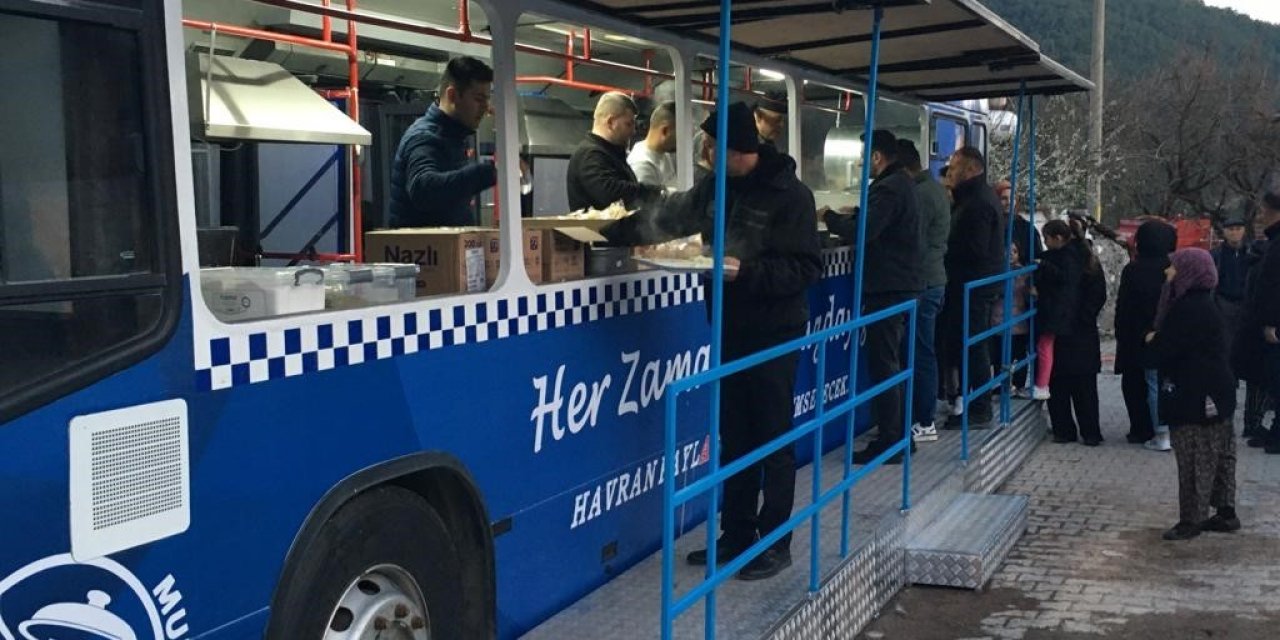 Mobil aşevi ile iftar sofrası vatandaşın ayağına gidiyor
