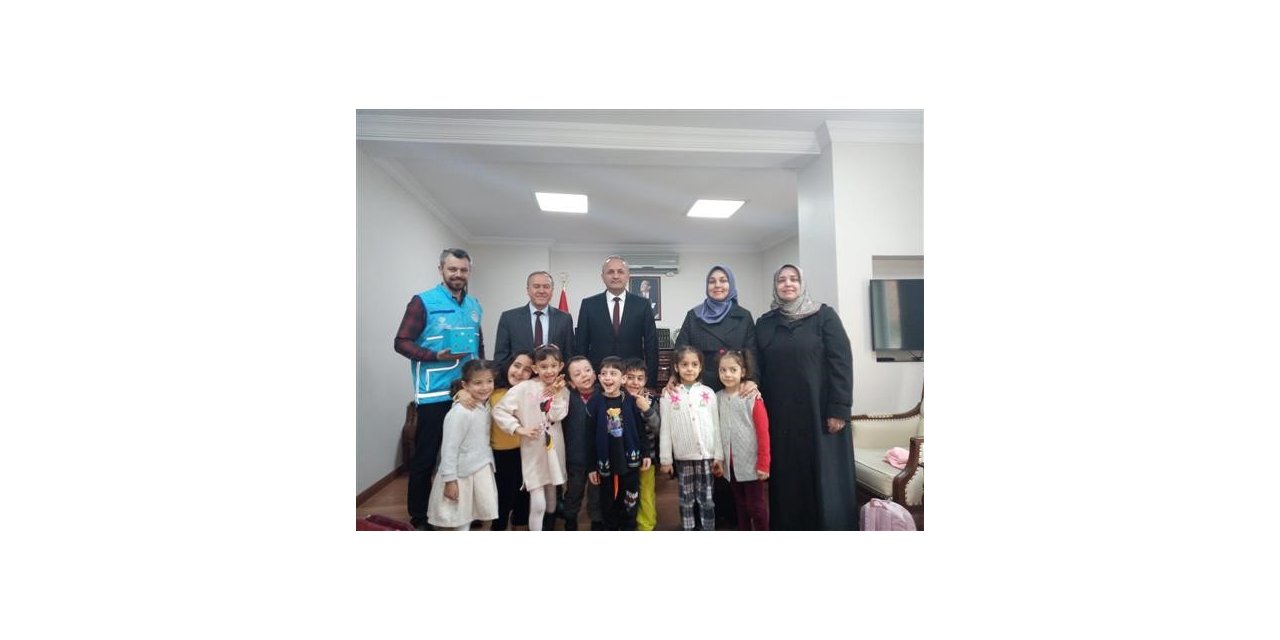 Miniklerden depremzedelere destek