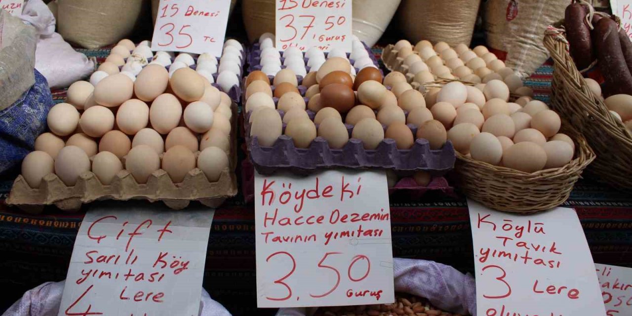 Ege şivesiyle yazdığı notlar görenleri gülümsetiyor