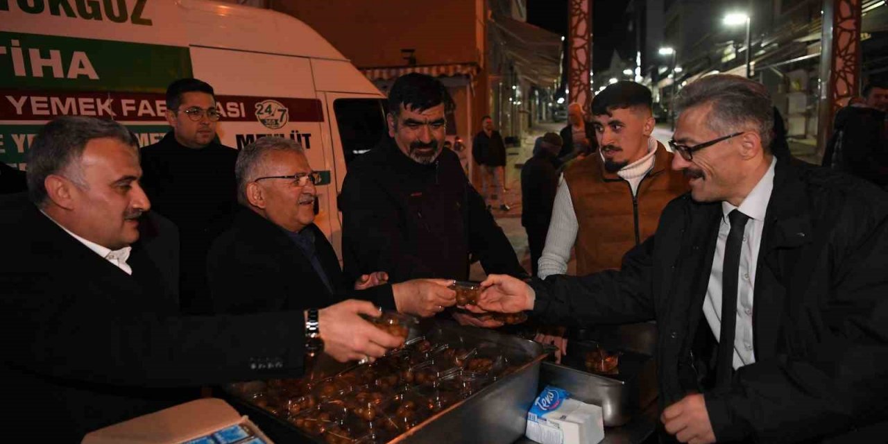 Başkan Büyükkılıç, ilk iftarını memleketi Develi’de açtı