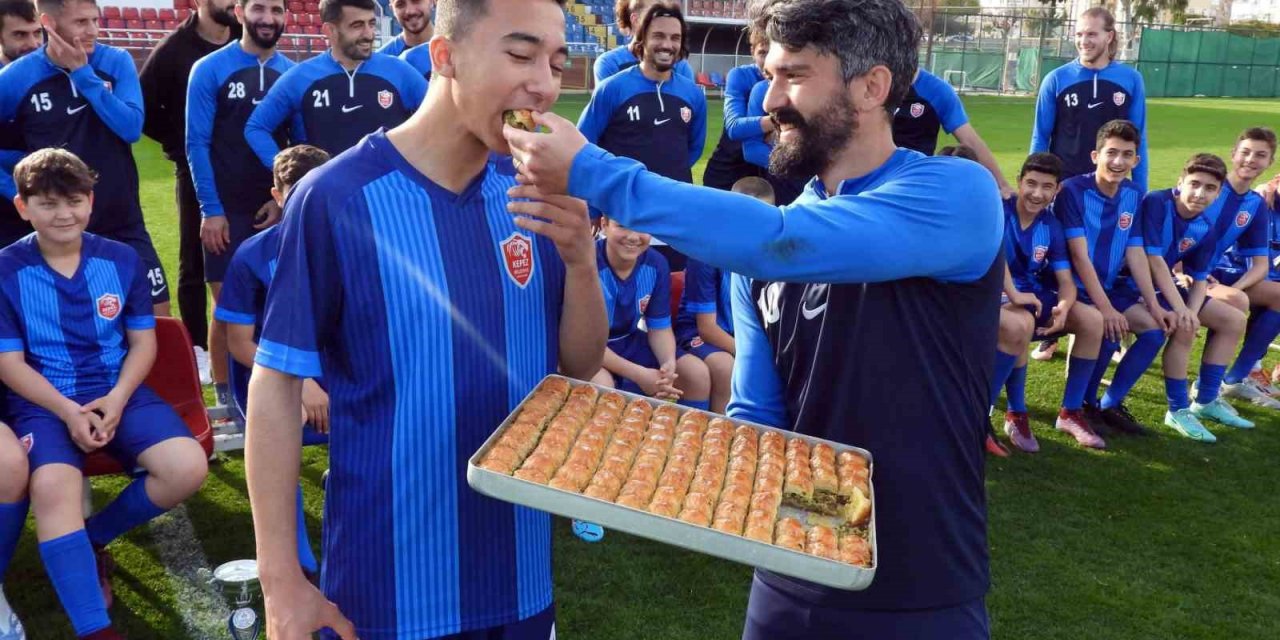 Şampiyon 14’lüklere ‘profesyonel’ motivasyon