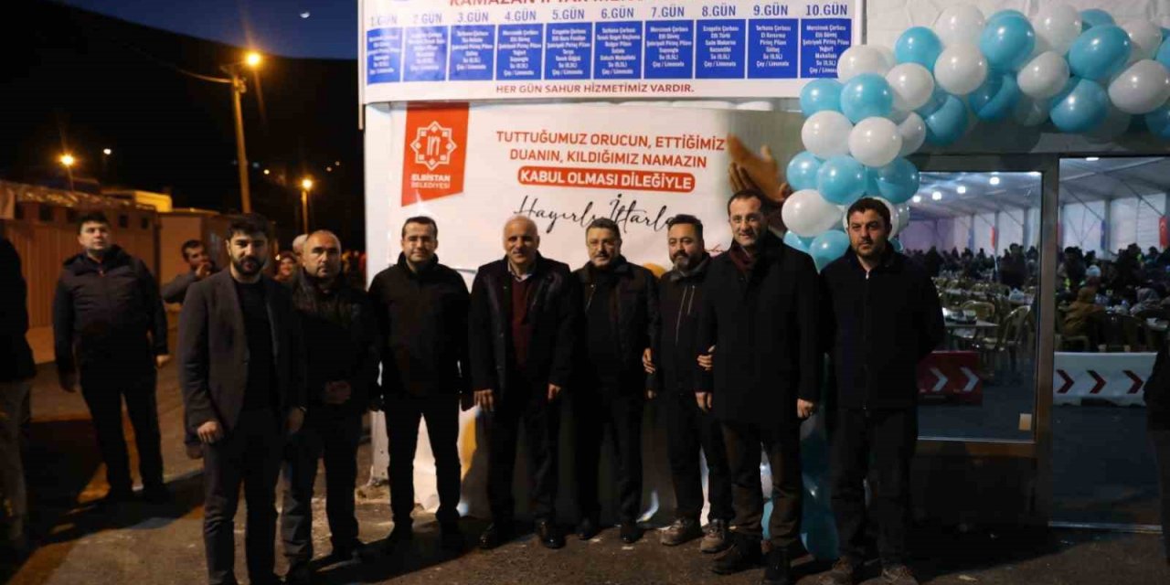 İlk iftarlarında depremzedeleri yalnız bırakmadılar