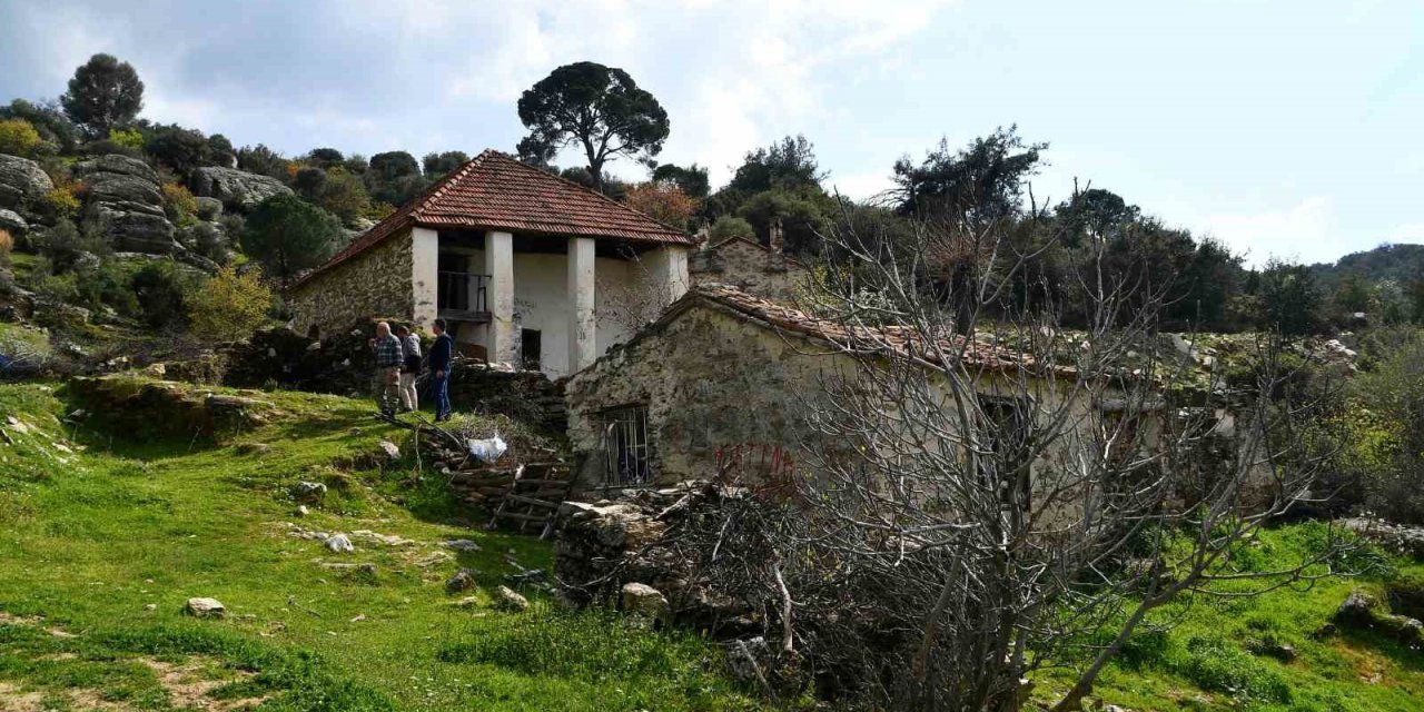 Söke’nin terk edilmiş köyleri zamana direniyor