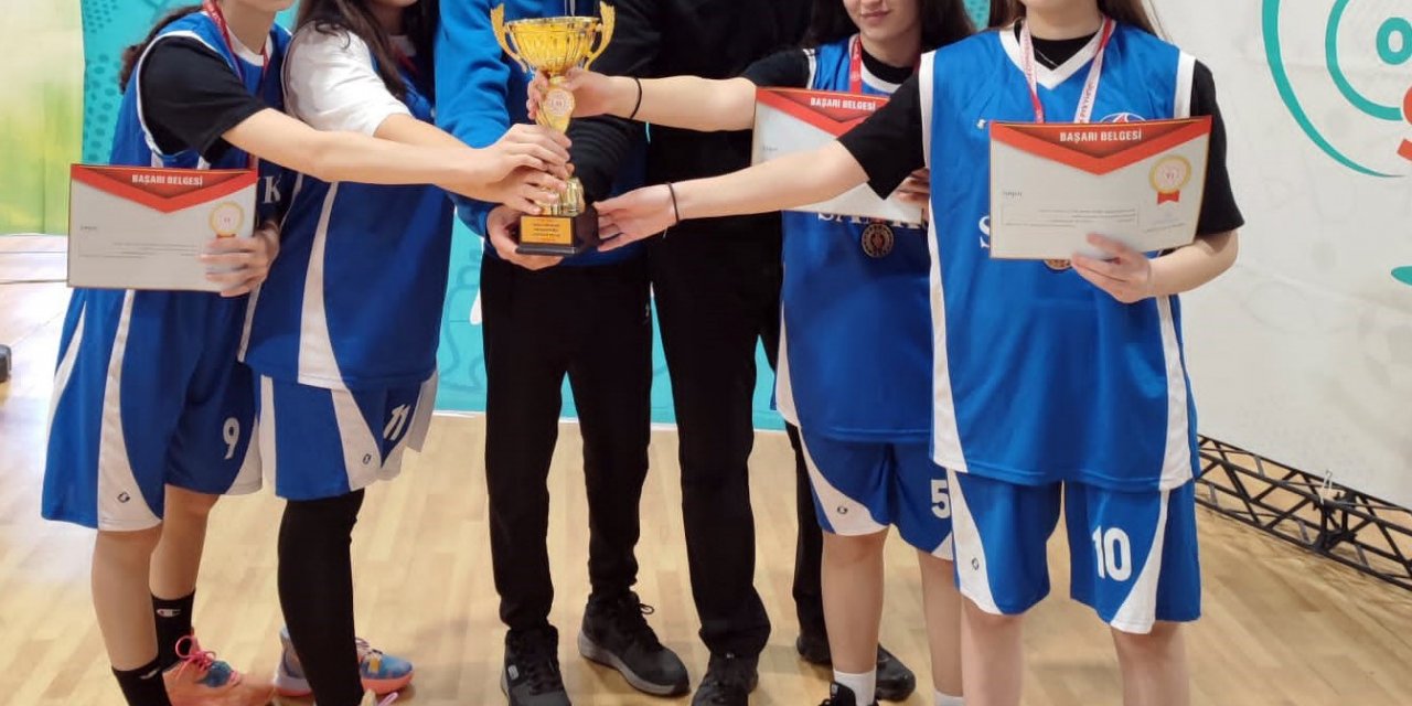 SANKO basketbol takımı namağlup şampiyon oldu