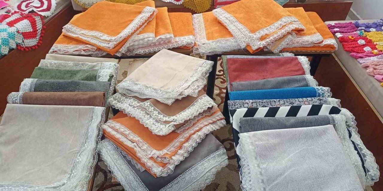 Yetim anneleri, afetzede çocuklar için üretiyorlar