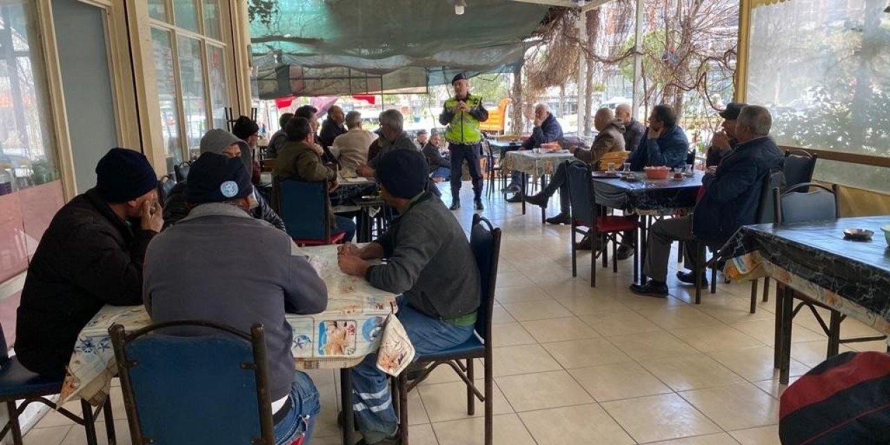 Aydın’da jandarma ekipleri okullarda trafik kuralları ve servis eğitimlerini sürdürüyor