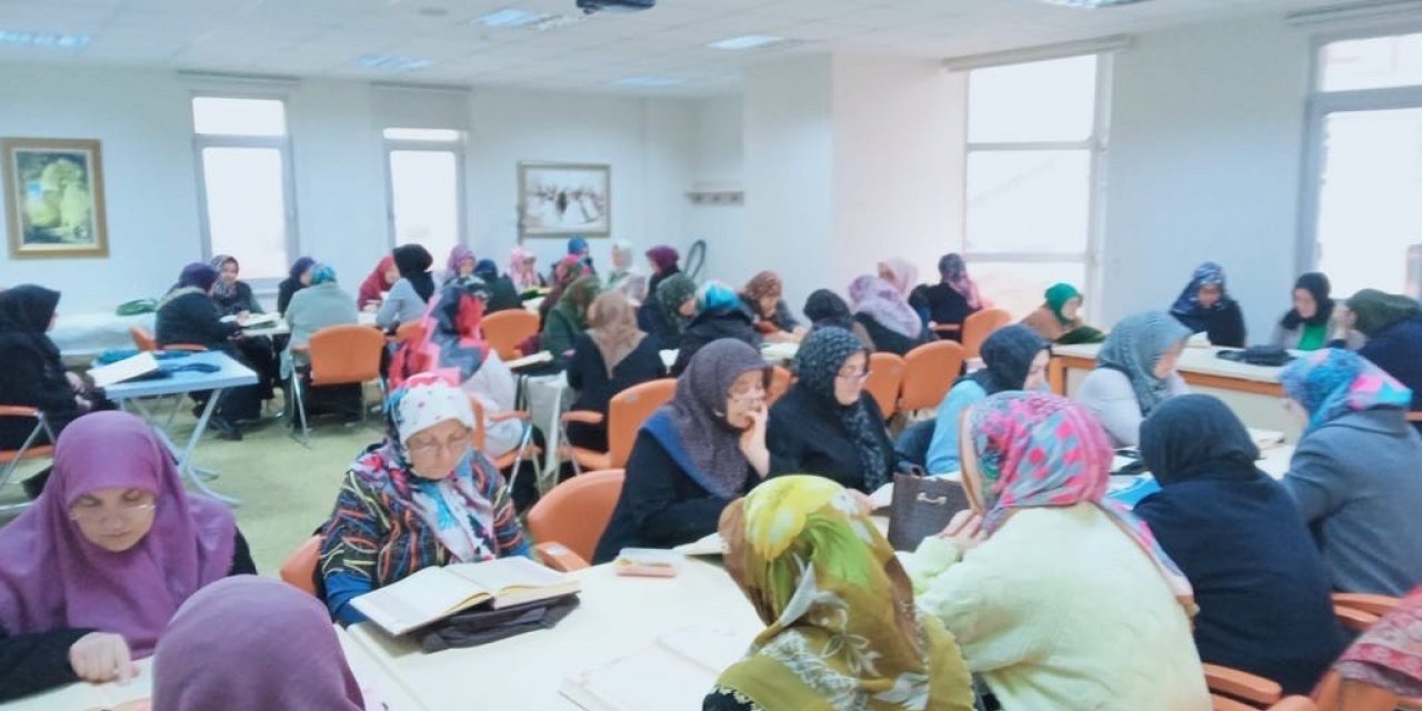 Pursaklar’da hanımlar mukabele programında bir araya geldi