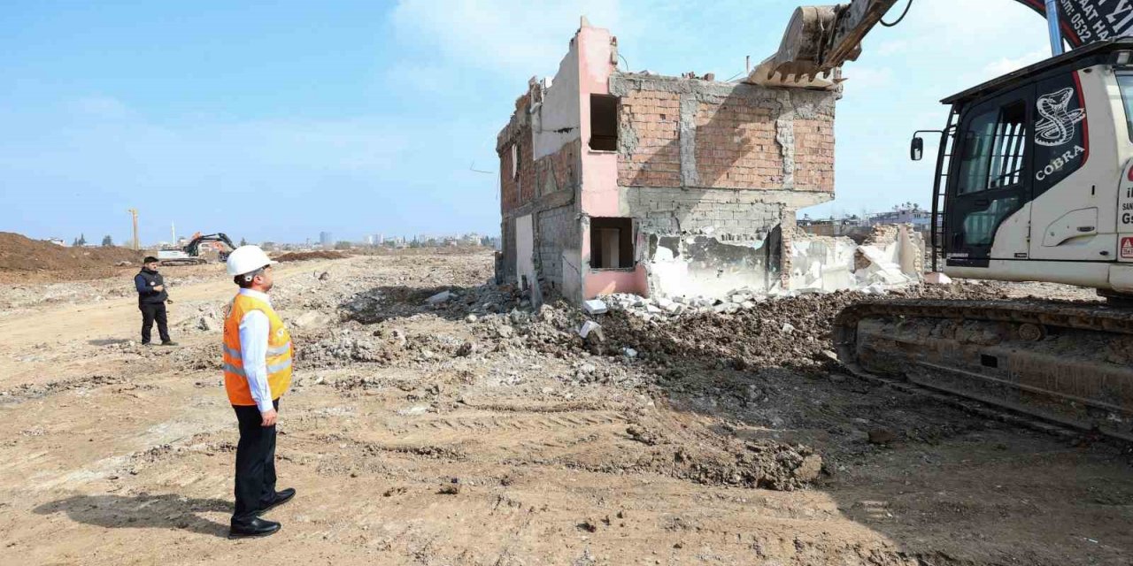 Kentsel dönüşüm alanında son evde yıkıldı, temel çalışması başlatıldı