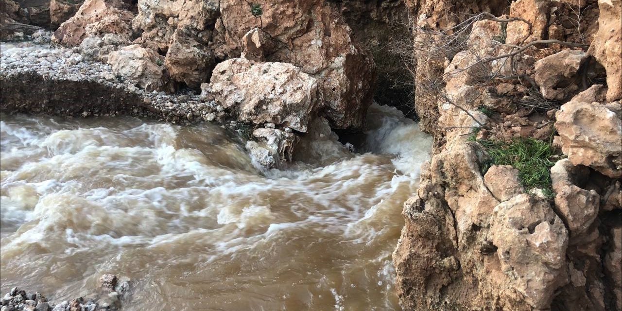 Gözlerine inanamadı, binlerce yıllık derenin suyu ortadan kayboldu