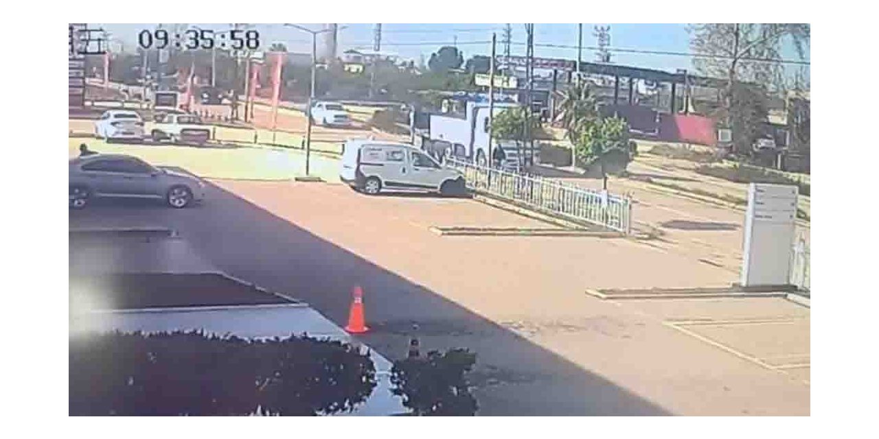 Bisikletle giderken kafasına kamyon kasası çarpan şahıs yaralandı