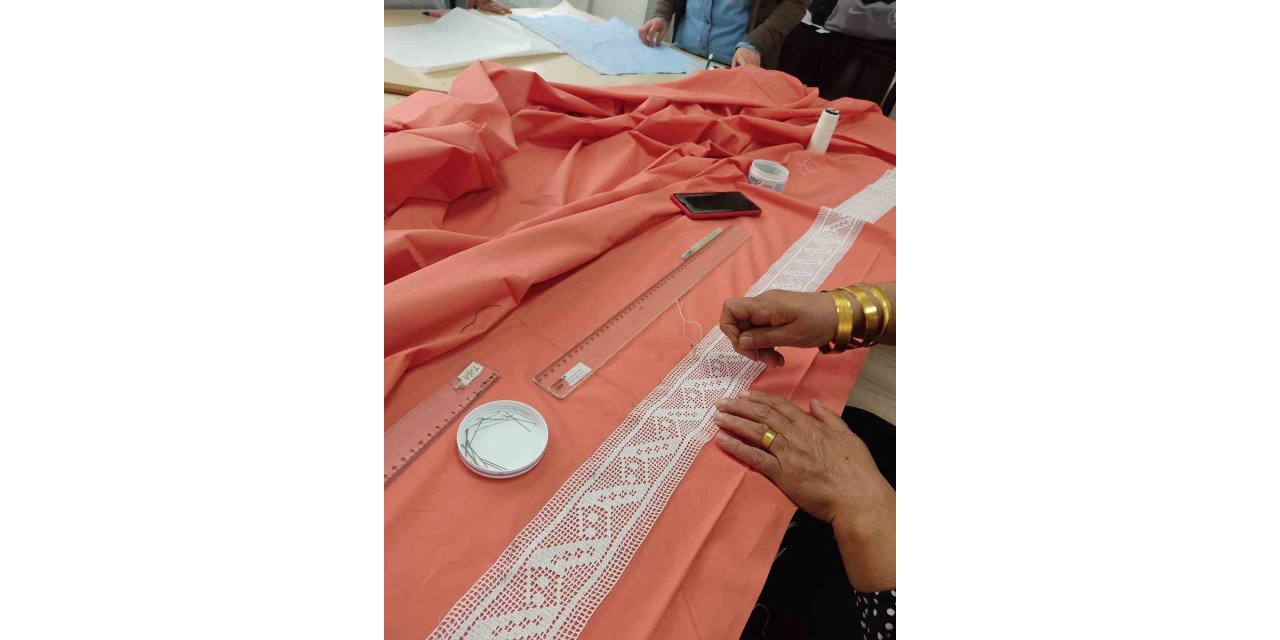 Geleneksel el sanatları kadınların elinde hayat buluyor