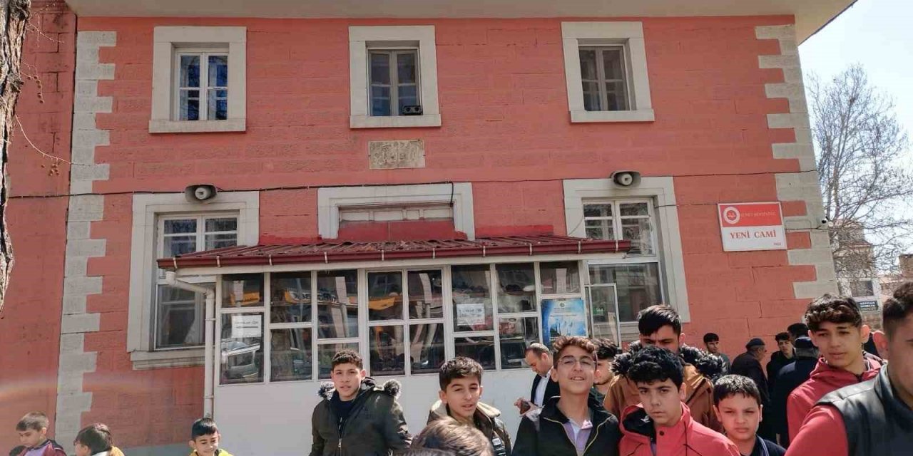 Ramazan ayının ilk Cuma namazında camiler doldu taştı