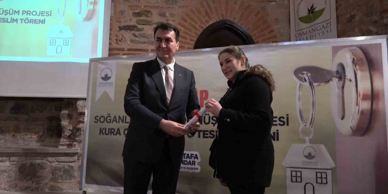 Osmangazi’de kentsel dönüşüm projesinde hak sahipleri tapularına kavuştu