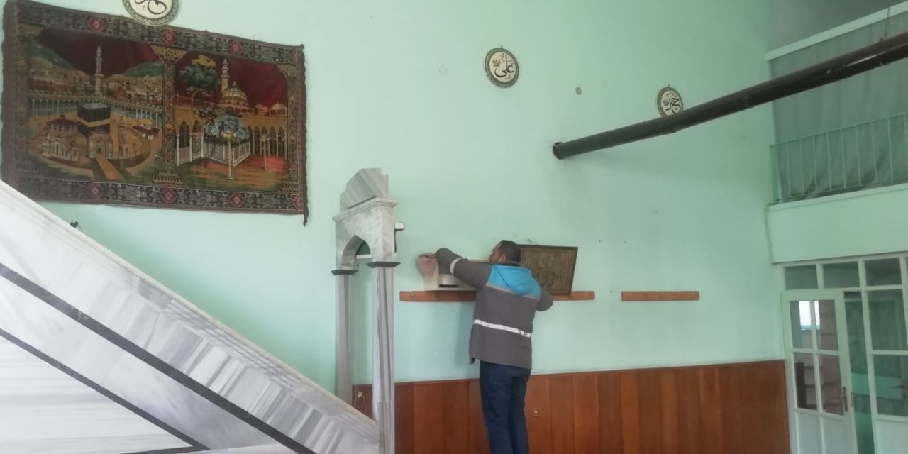 Melikgazi Belediyesi ramazan ayına özel camilerde gül suyuyla temizlik yaptı