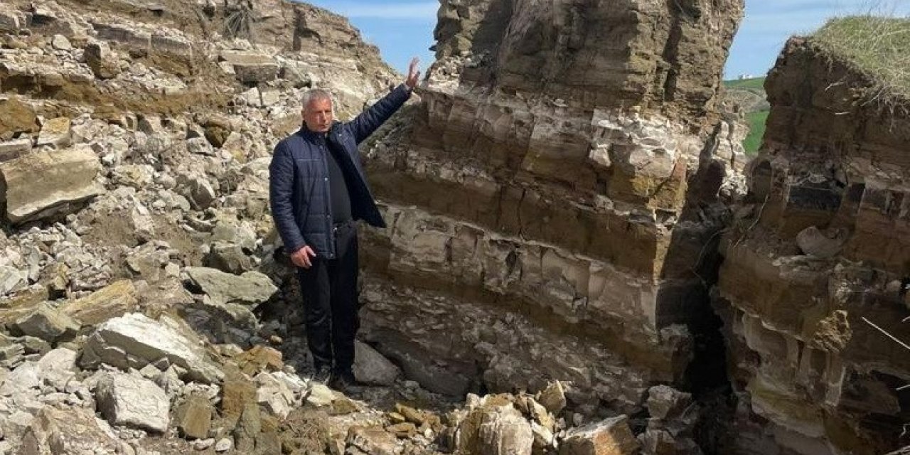 Depremde Girik köyünde fay kırığı oluştu