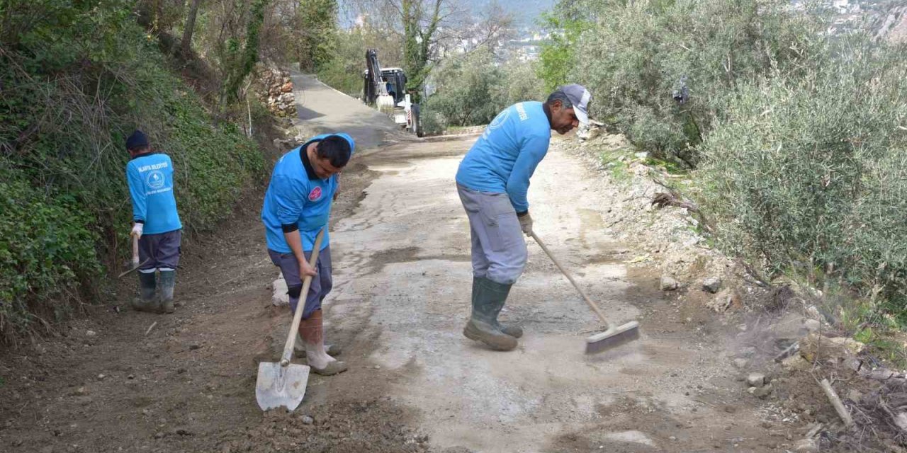 Alanya’da şarampol betonlama çalışması devam ediyor