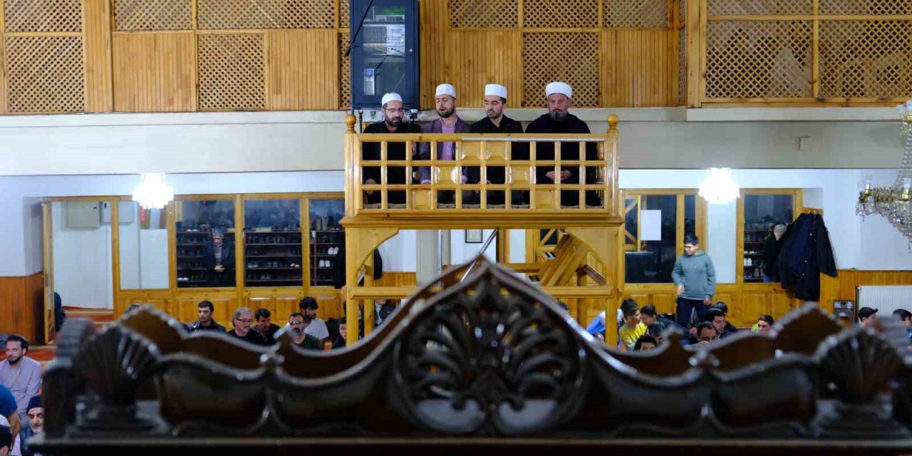 Erzincan’da Osmanlı’dan miras “Enderun usulü teravih namazı” kılınıyor
