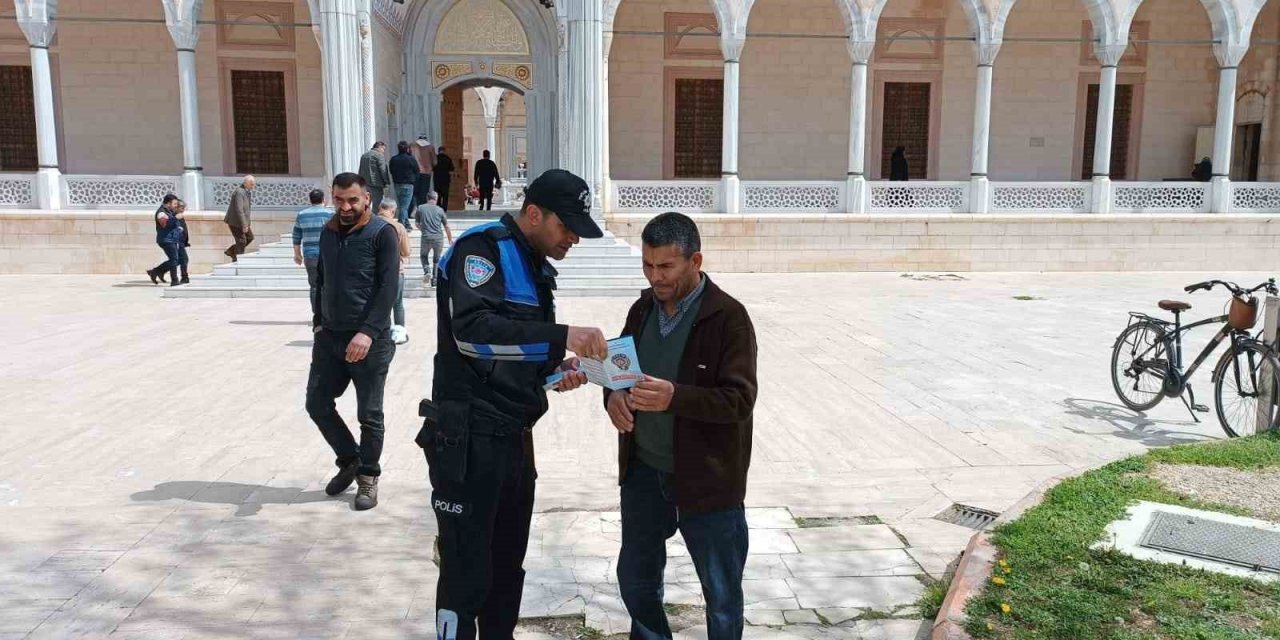 Gerçek polis cami, okul, çarşı ve pazarda "sahte polis" uyarısı yaptı