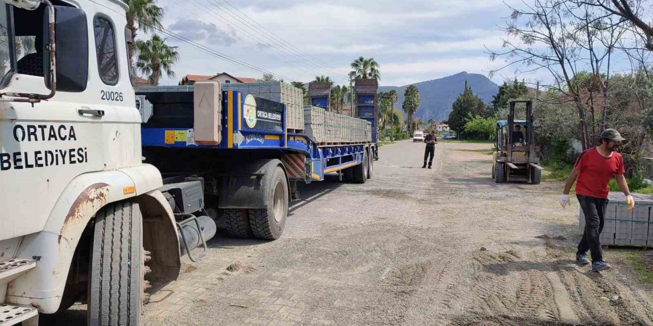 Ortaca’da yollar yenileniyor