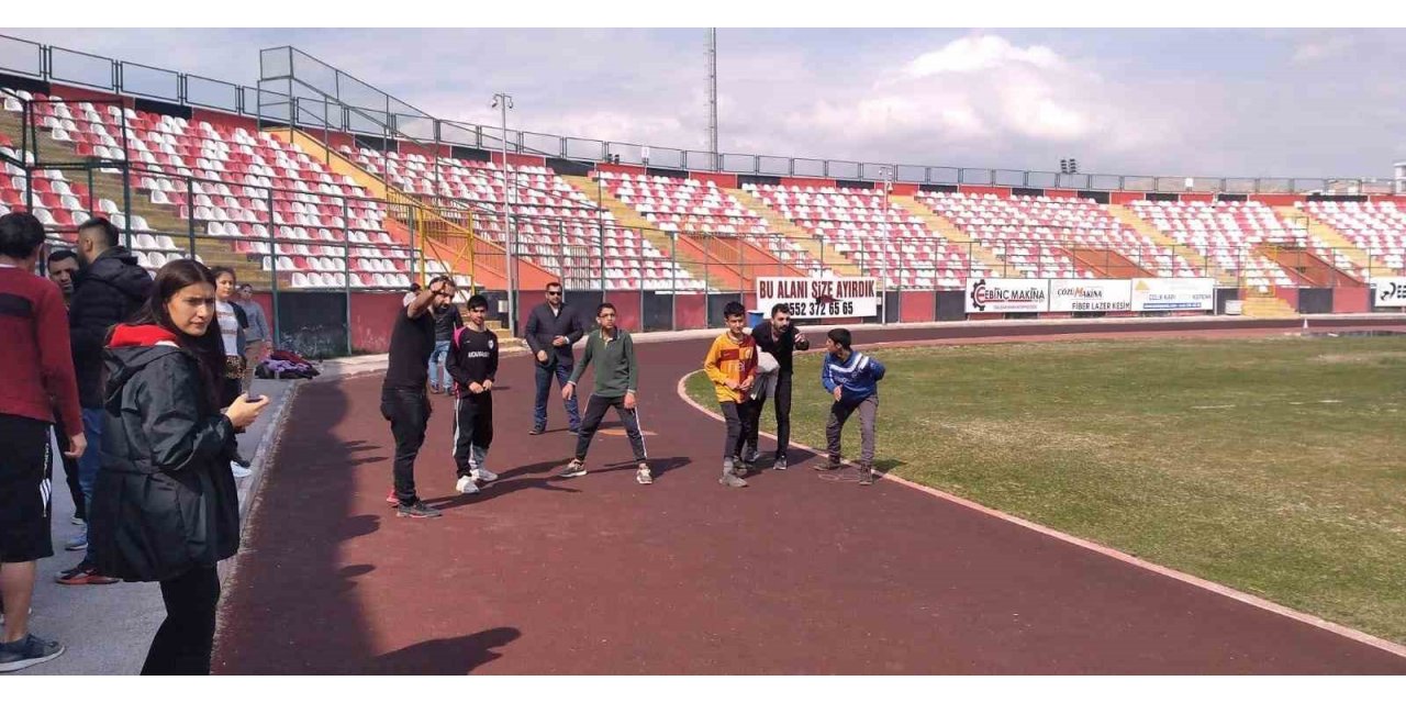 Özalplı öğrenci atletizmde il birincisi oldu