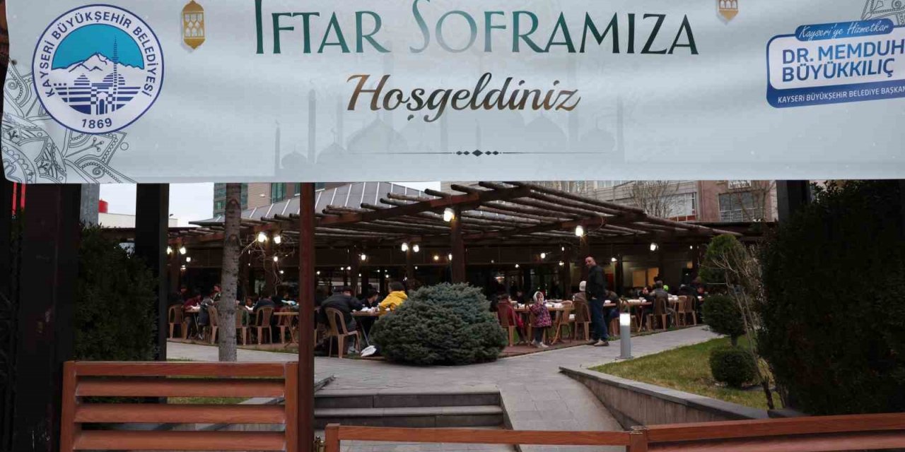 Büyükkılıç: "Hem Kayseri’de hem de Kahramanmaraş’ta iftar sofralarımıza buluşuyoruz"