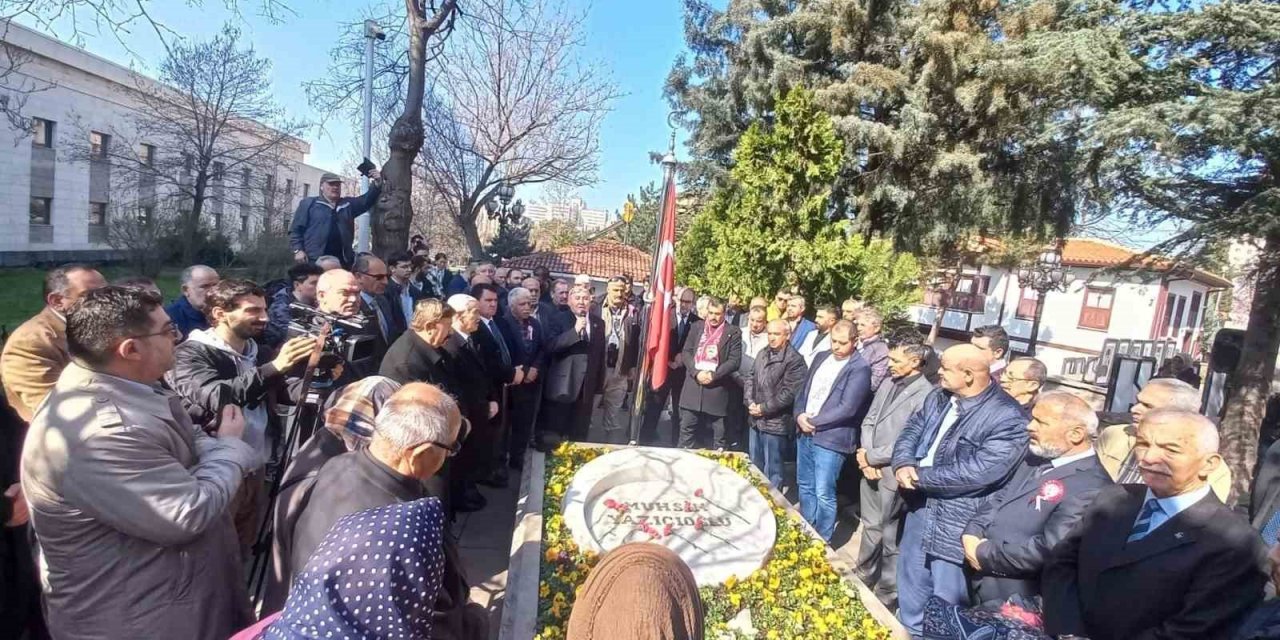 Muhsin Yazıcıoğlu kabri başında dualarla anıldı