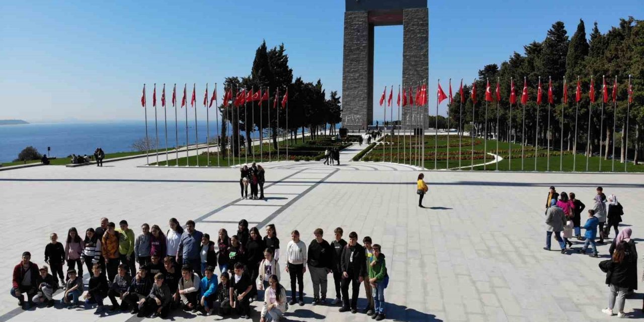 Cumhuriyet’in 100’üncü yılı ve Çanakkale Zaferi’nin 108’inci yılında Şehitler Abidesi’ne ziyaretçi akını