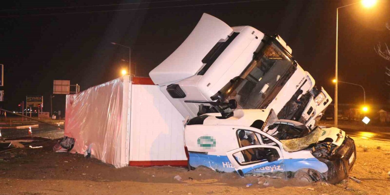 Kırmızı ışıkta geçip 1 kişinin ölümüne neden olan tır sürücüsü tutuklandı