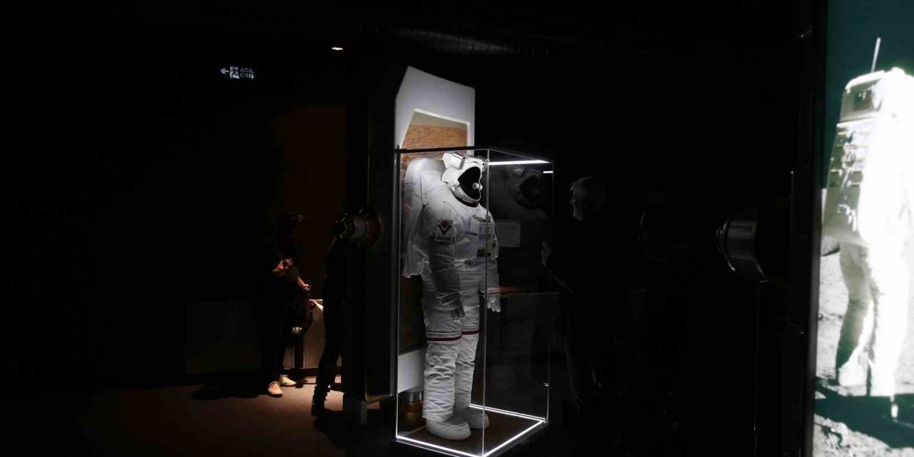 Dünyaca ünlü astronotlar kongre öncesi incelemelerde bulundu