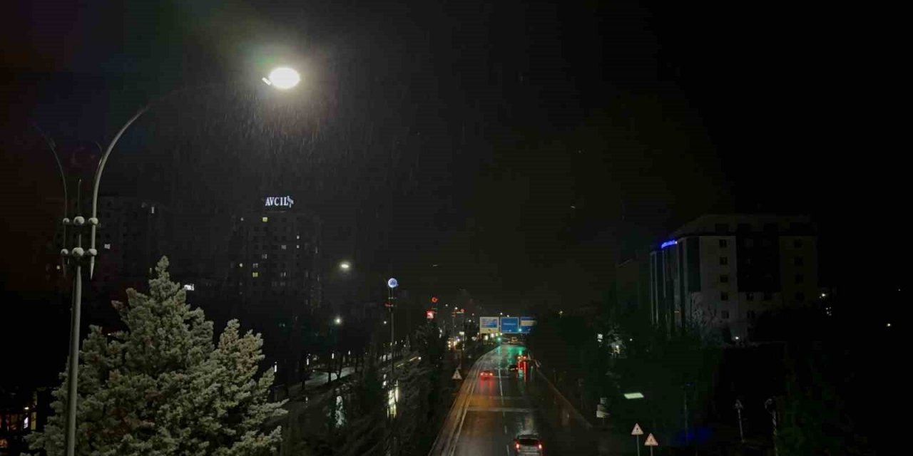 Elazığ’da sağanak etkisini sürdürüyor