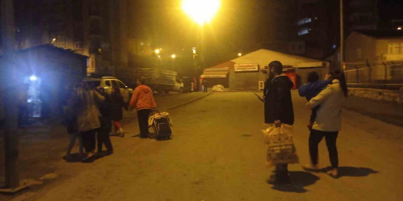 Hakkari’de 3 büyüklüğünde deprem