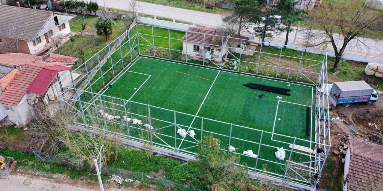 Karaabdülbaki’ye futbol sahası