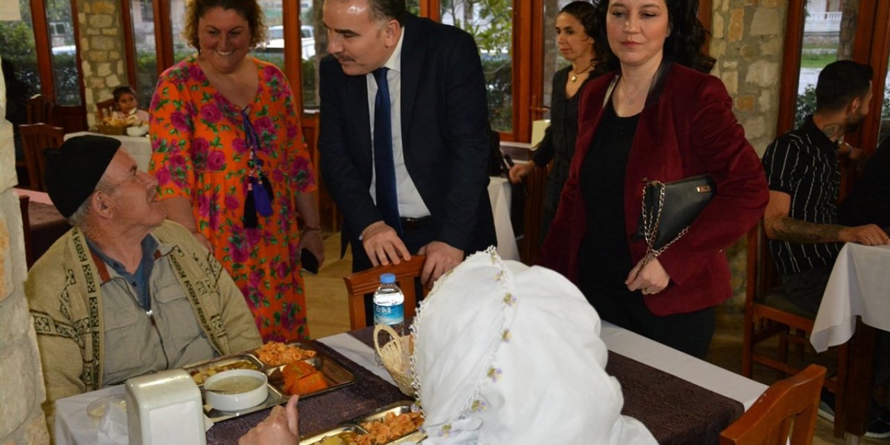 Kaymakam Odabaş, depremzede vatandaşlarla iftar sofrasında bir araya geldi