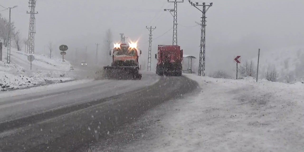 Tunceli-Erzincan karayolu tır trafiğine açıldı