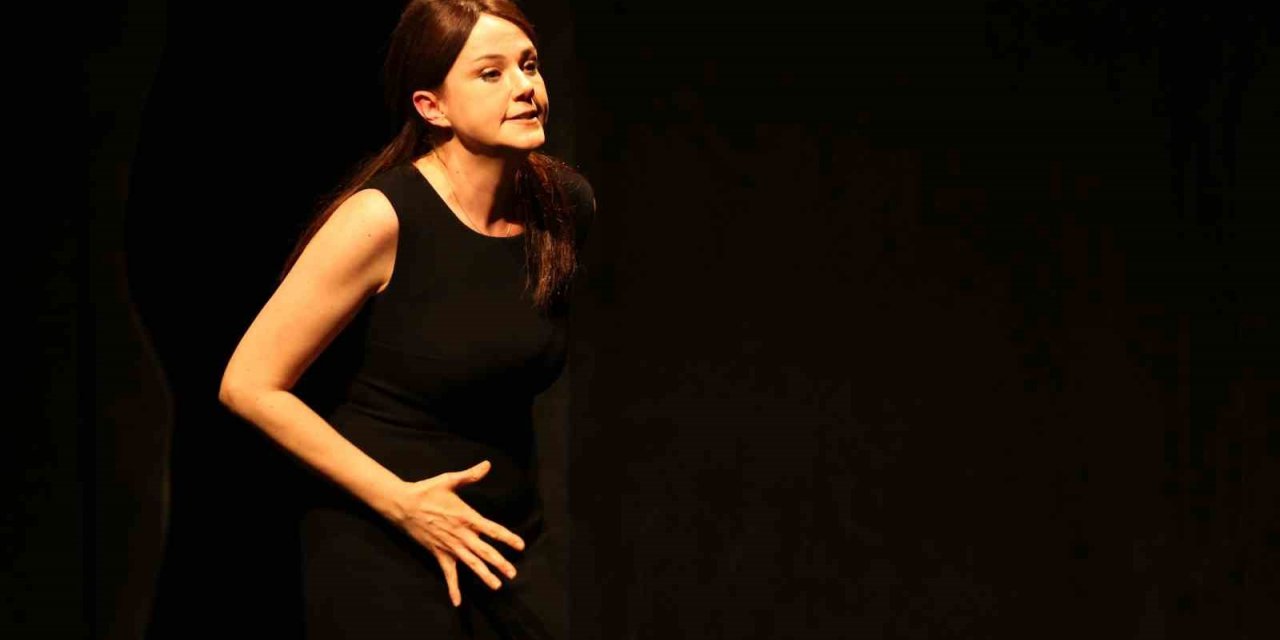 Kadına yönelik şiddete dikkat çeken oyun 100’üncü kez sahnelendi