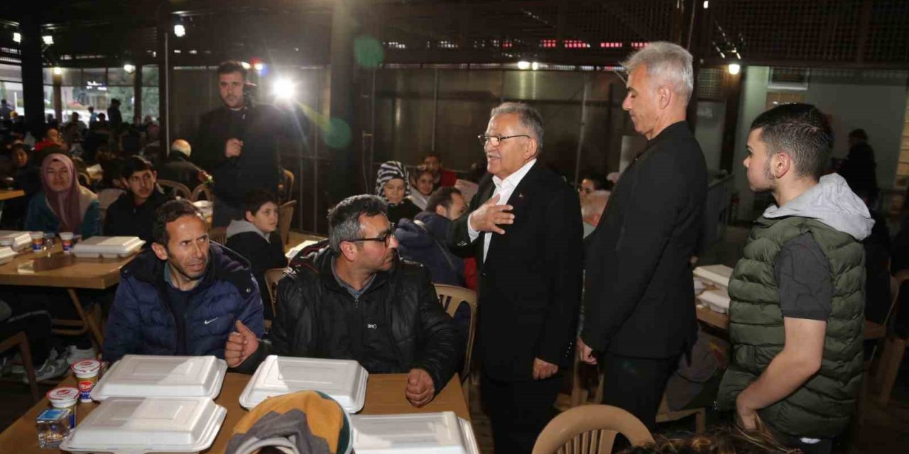 Başkan Büyükkılıç iftarını vatandaşla açtı