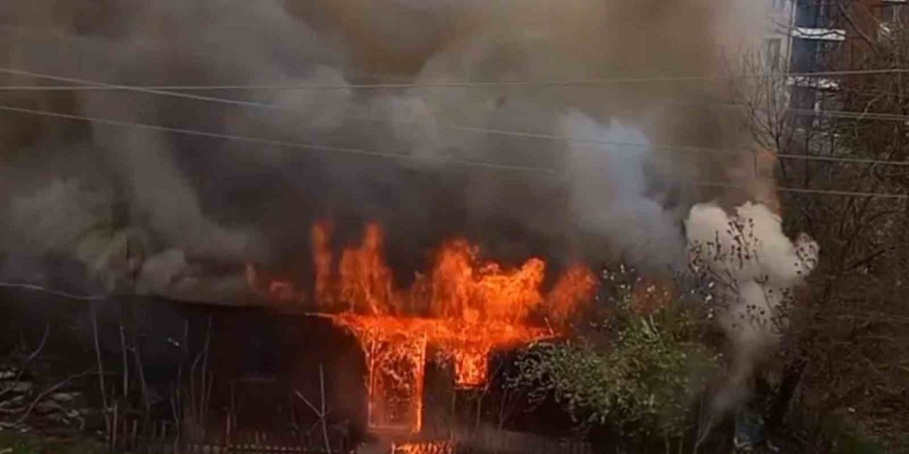 Metruk ev alev alev yandı