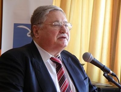 Güzel'in kolu kırıldı