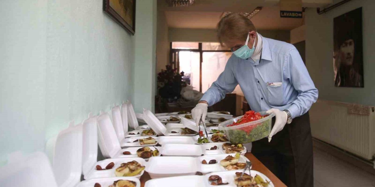 Merkezefendi’de depremzedelere gönül sofrası kuruluyor