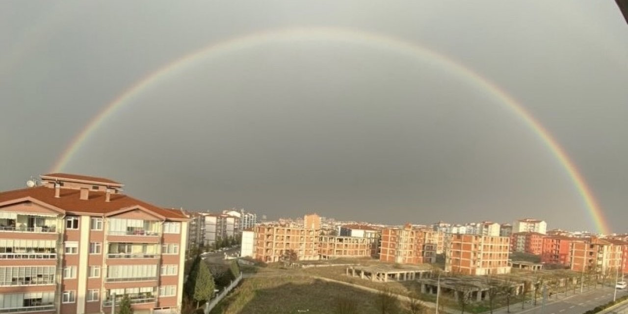 Eskişehir’de gökkuşağı görsel şölen oluşturdu