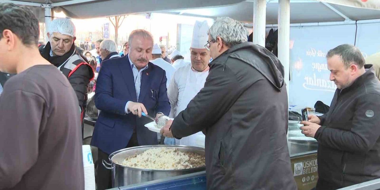TBMM Başkanı Mustafa Şentop, Üsküdar’da vatandaşlarla iftarda buluştu