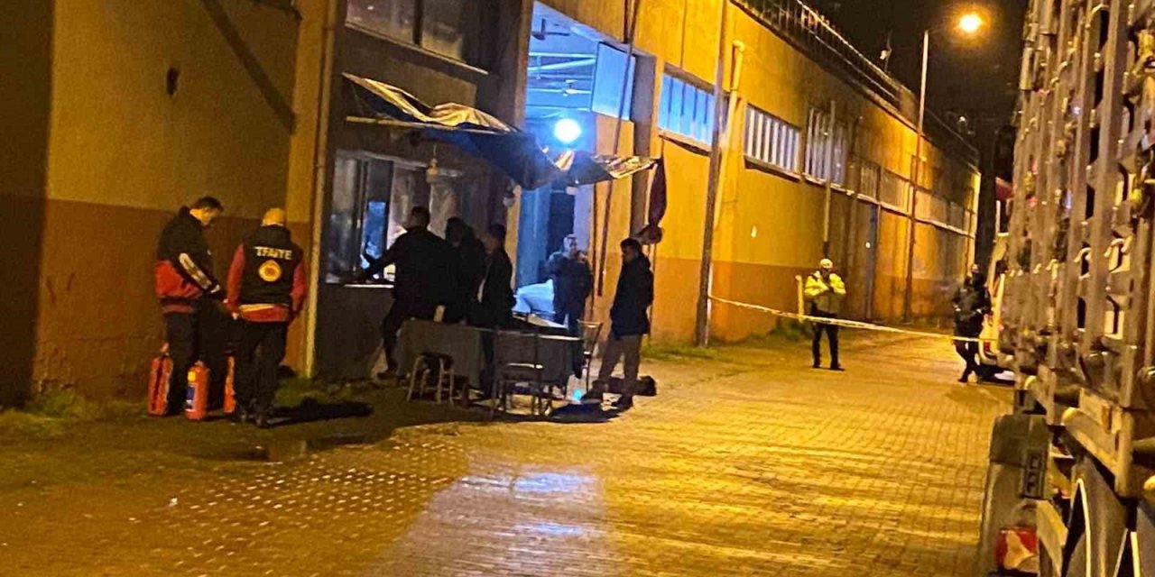 İş yerinde ailesini rehin aldı, üzerine benzin döküp bıçakla kendini yaraladı