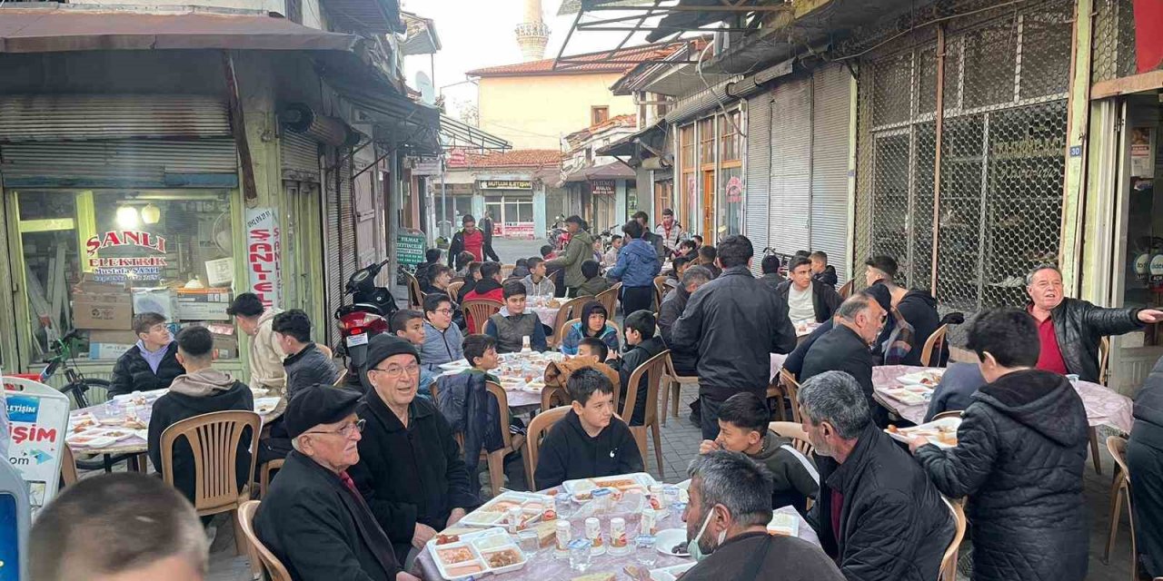 Kulalı esnaflar iftarda buluştu