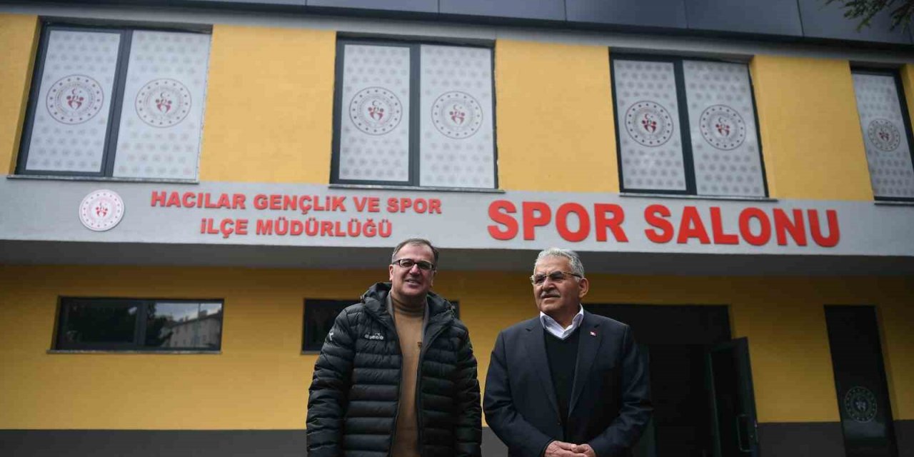 Başkan Büyükkılıç, spor salonunu inceledi, basket oynadı