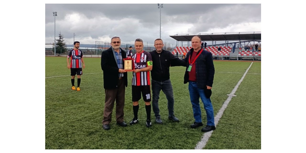 Futbolcu Ömer Bozbey jübilesini yaptı