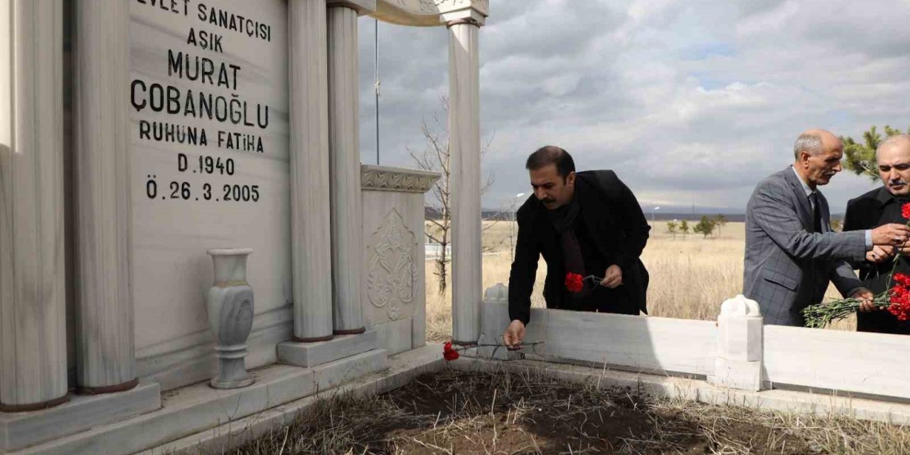 Halk Ozanı Çobanoğlu mezarı başında anıldı
