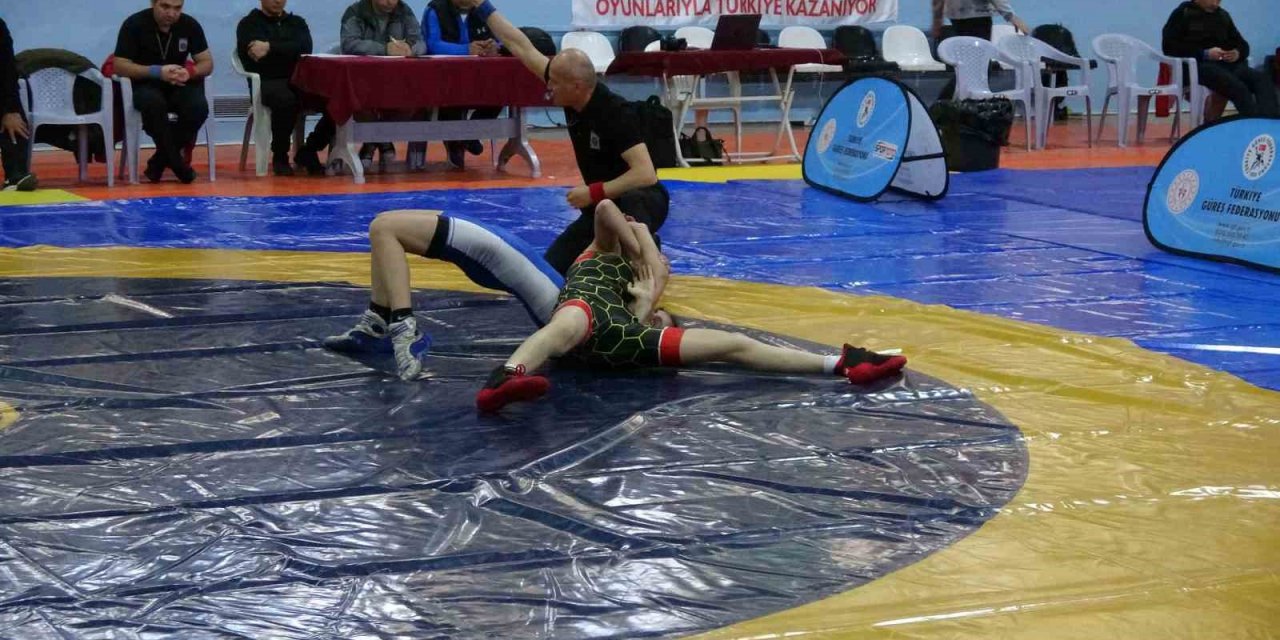 17 Yaş Altı Kadınlar Güreş Türkiye Şampiyonası heyecanı Yozgat’ta başladı