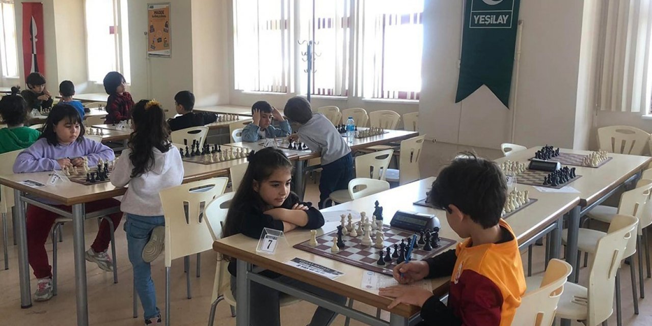 Karaman’da ‘Yeşilay Haftası Satranç Turnuvası’ düzenlendi